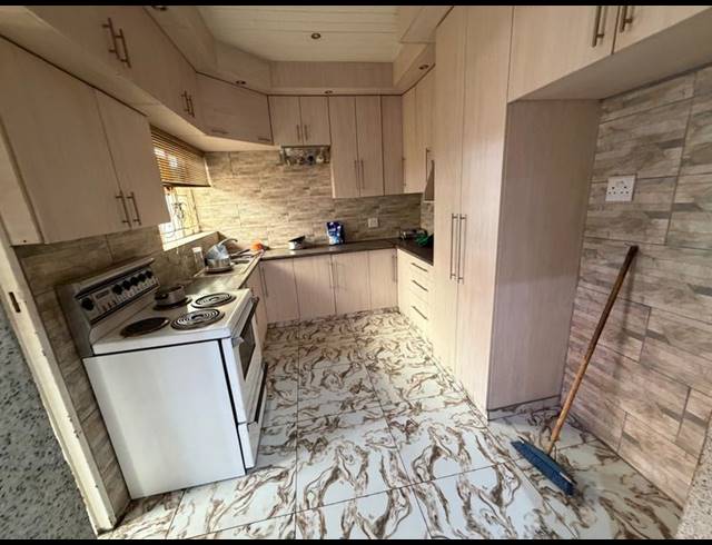 3 BEDROOM HOUSE FOR SALE IN VANDERBIJLPARK CE 1